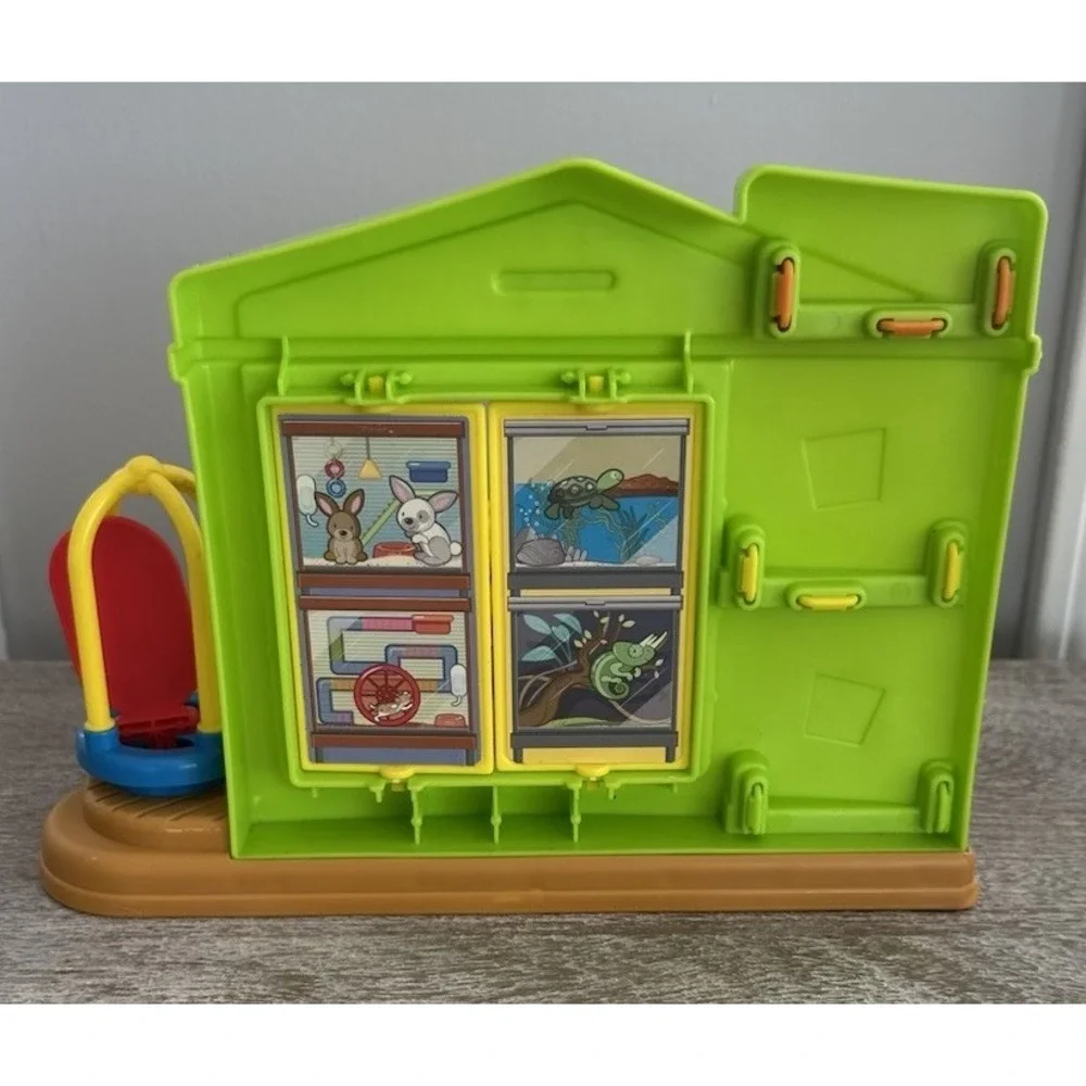 Fisher Price Little People Vet Center Pet Animal Clinic Grooming